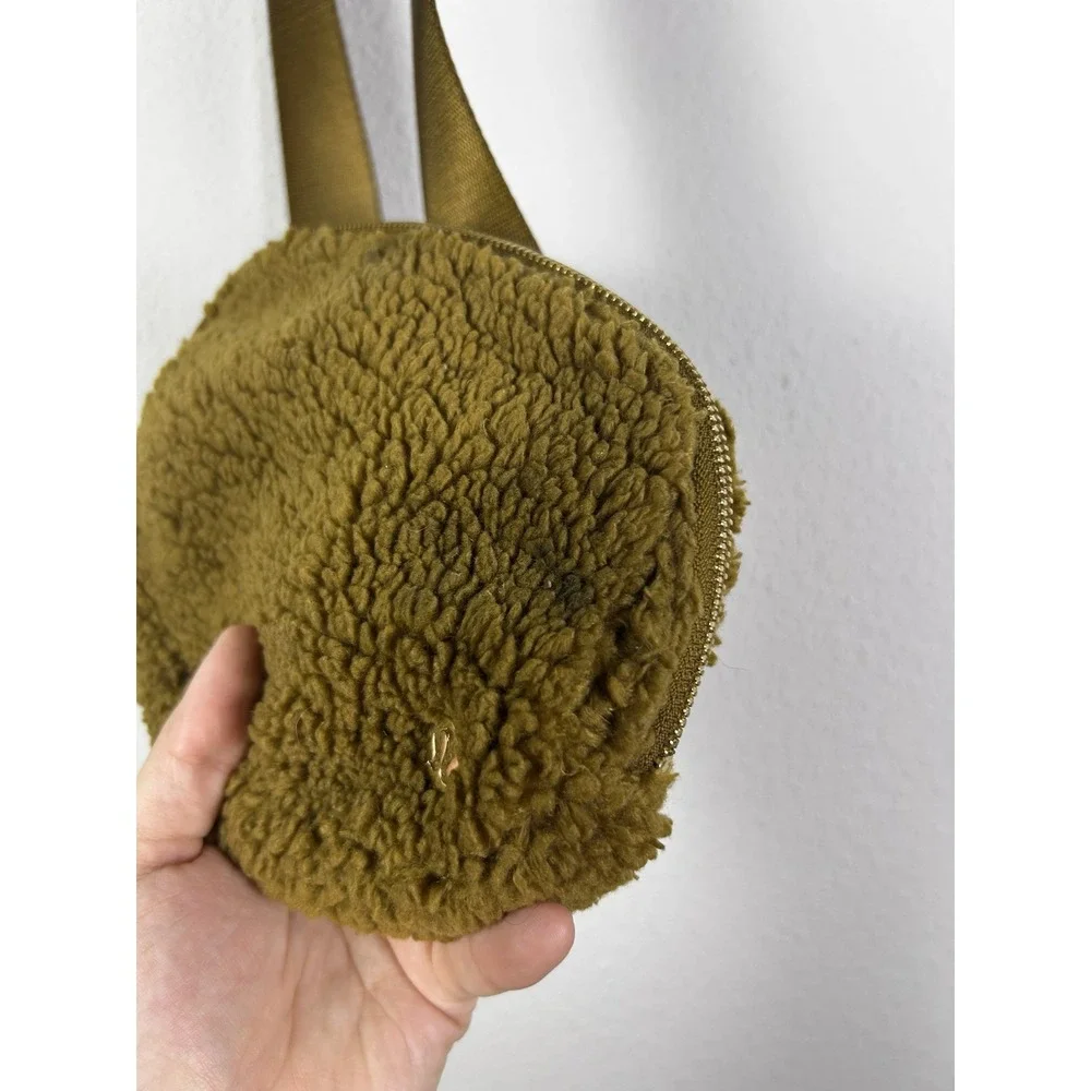 Lululemon Everywhere Belt Bag Sherpa Fleece Caramel Brown